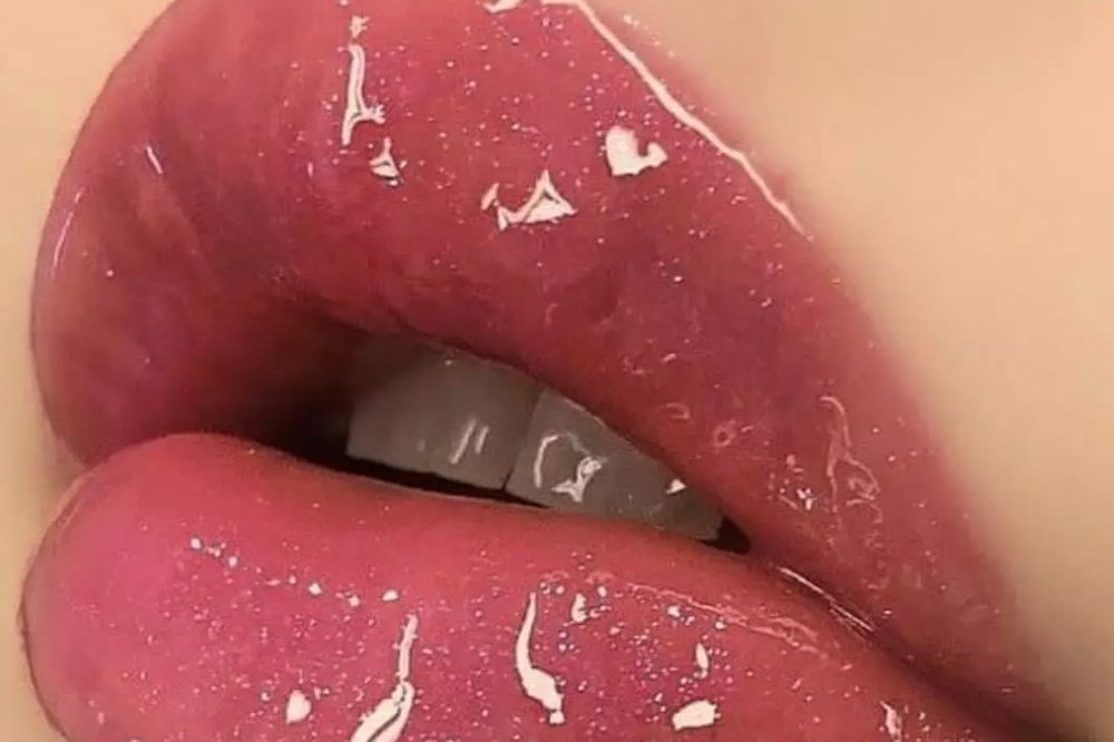برق لب های رنگی Glitter colored lips